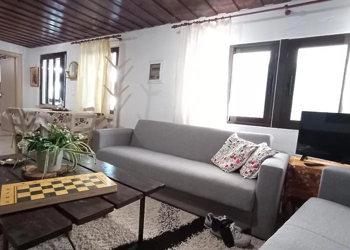 Villatzer - Traditional House With Fireplace And Garden