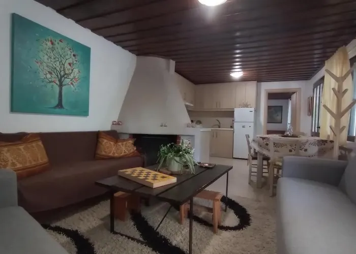 Villatzer - Traditional House With Fireplace And Garden