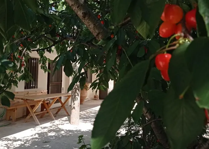 Villatzer - Traditional House With Fireplace And Garden