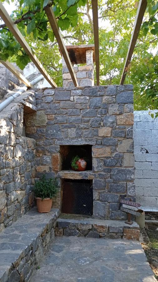 Ferienhaus Villatzer - Traditional House With Fireplace And Garden Tzermiádon