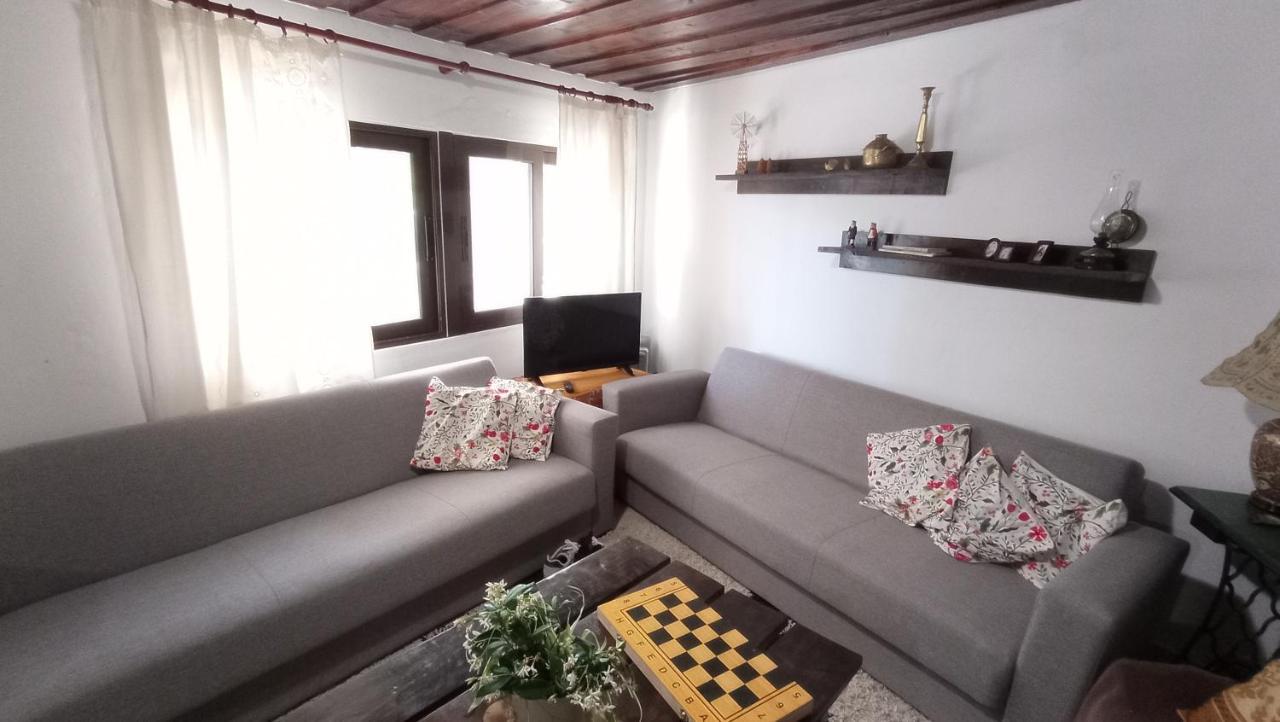 Villatzer - Traditional House With Fireplace And Garden